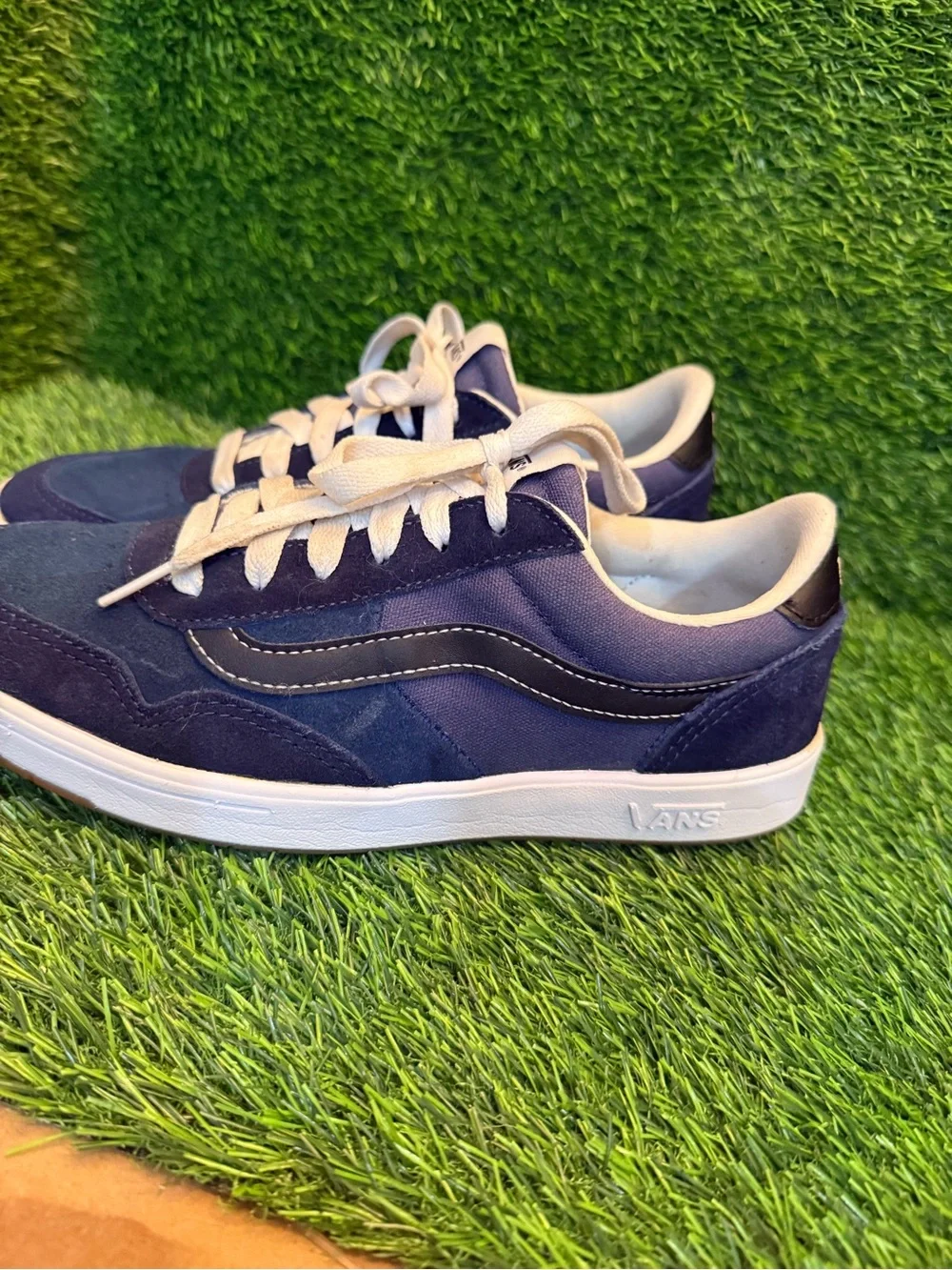 Vans unisex CRUZE Too Navy and White Suede Low-Top Sneakers m 8 w 9.5